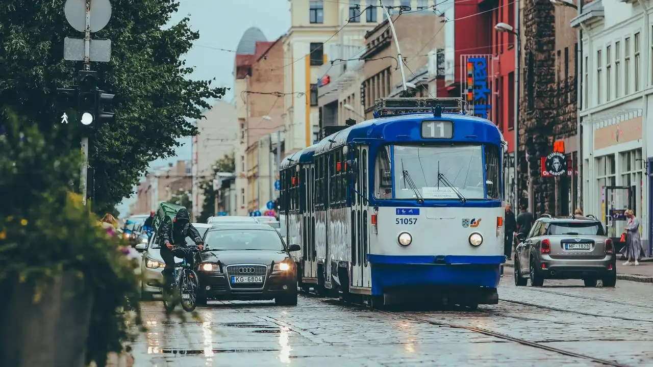 Colloquial Latvian Textbook Review And Study Guide