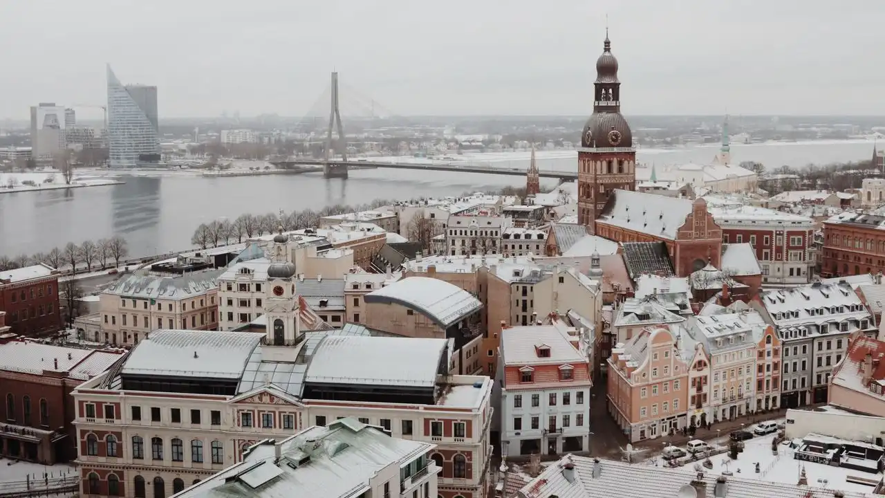 Applying Latvian Adjective Agreement In Sentences